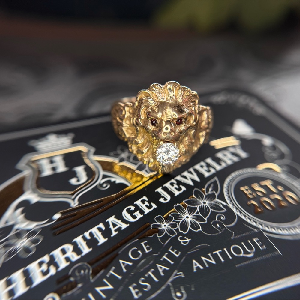 Antique Victorian Lion Ring featuring a Old European Cut Diamond 14k Yellow Gold - Picture 14 of 16